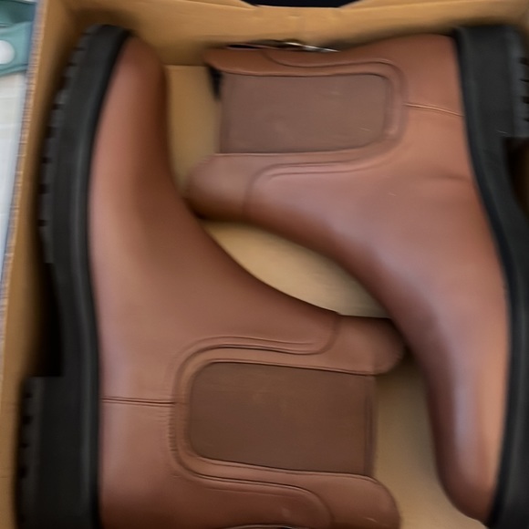 NWT Cole Haan Greenwich waterproof Chelsea bootie in chestnut leather, size 11B - Picture 11 of 12